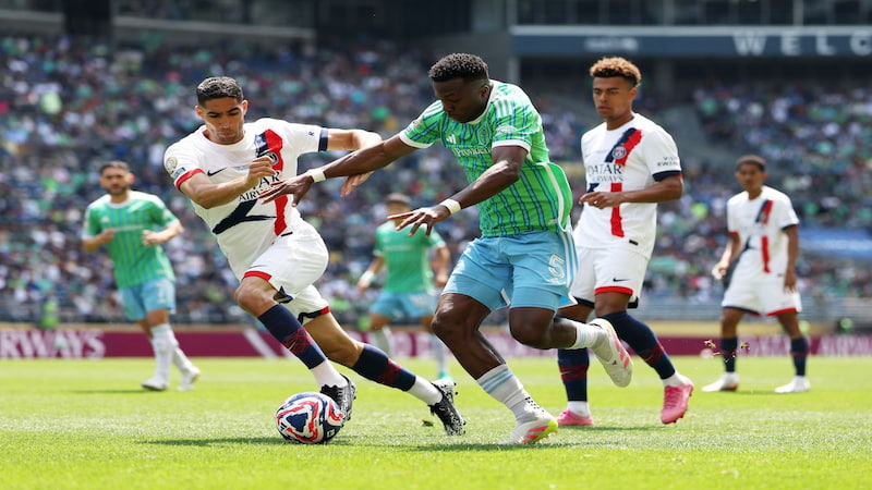 PSG dù gặp nhiều khó khăn vẫn giành ngôi đầu bảng B